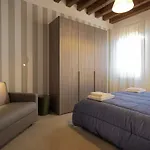 Venetian Style 1